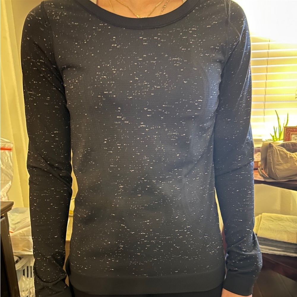 LULULEMON long sleeve - Picture 3 of 4
